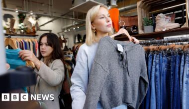 UK inflation rate stays at 3% before Iran war hits oil prices - BBC