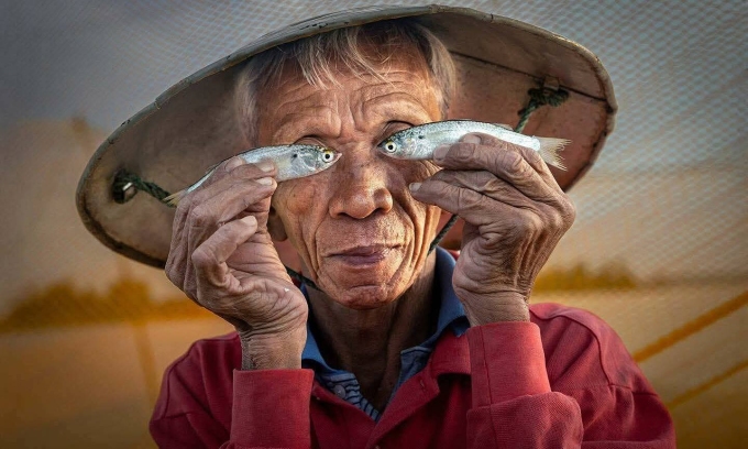 Portrait of Vietnamese fisherman wins top prize at UK photography award
