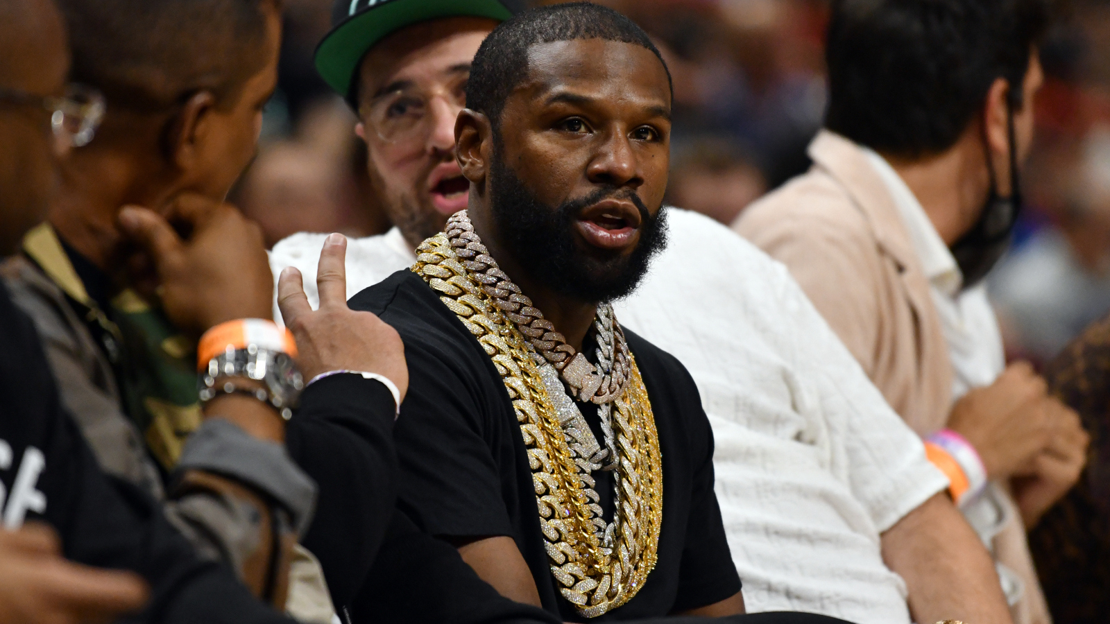 outrageous facts about Floyd Mayweather Jr and his boxing career and wealth