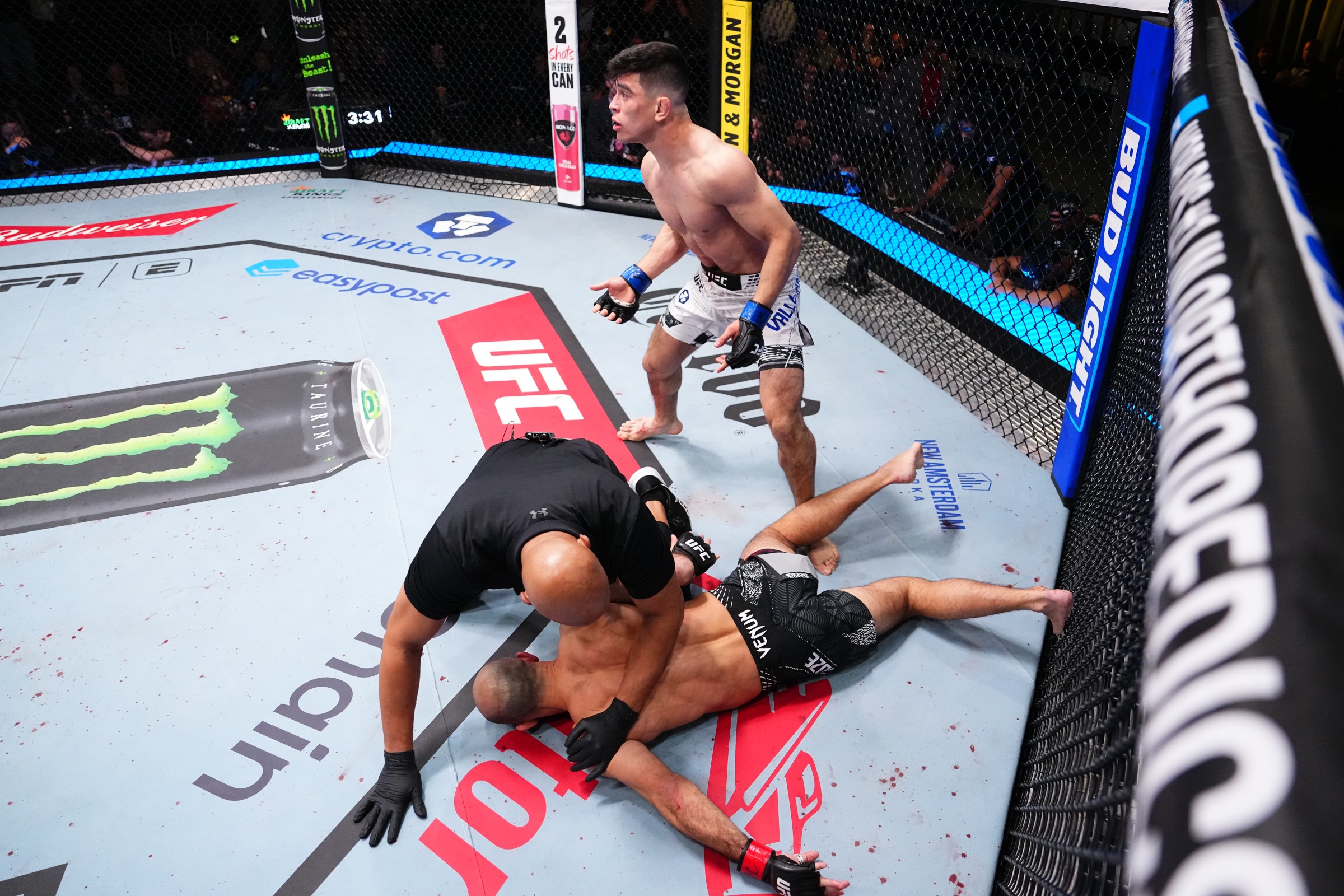 Kevin Vallejos will try to keep climbing the Featherweight ladder at UFC Vegas 114.