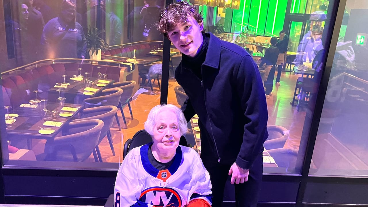 Schaefer makes family proud during NHL homecoming with Islanders