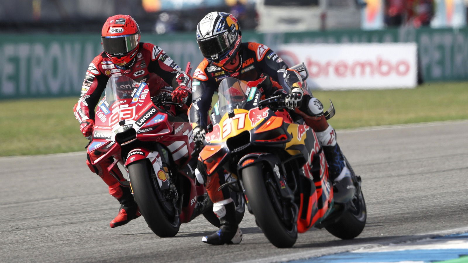Marc Marquez, Pedro Acosta, 2026 Thai MotoGP Sprint race.