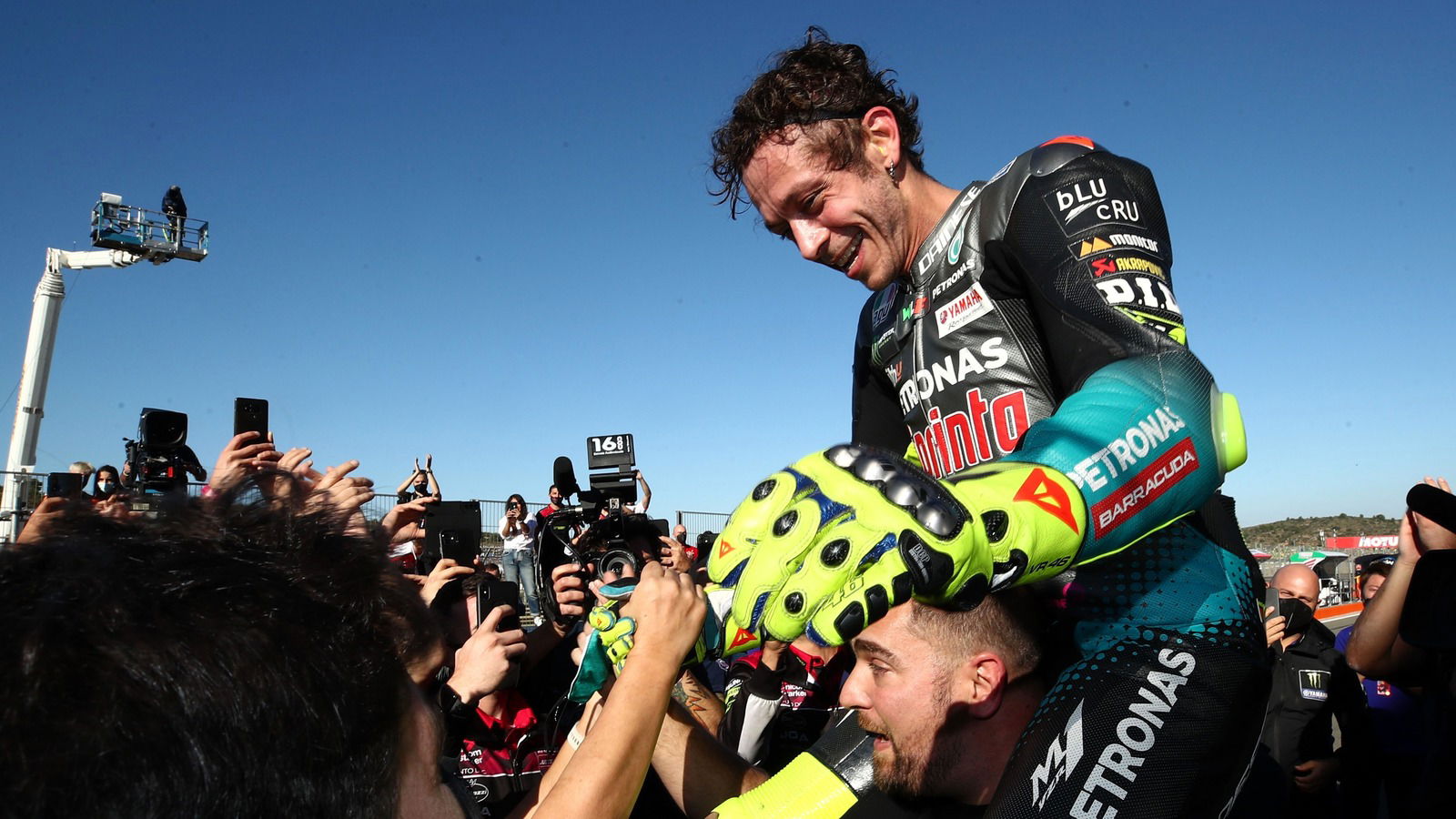 Valentino Rossi finishes his final MotoGP race, Valencia 2021.