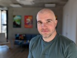 Human subjects, main camera (1.5x): Portrait mode - 36mm, f/1.7, ISO 29, 1/110s (4000x3000px) - Google Pixel 10a review