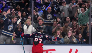 Garland lights lamp again | NHL.com