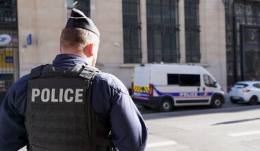 French police thwart a suspected bombing outside a Bank of America building in Paris