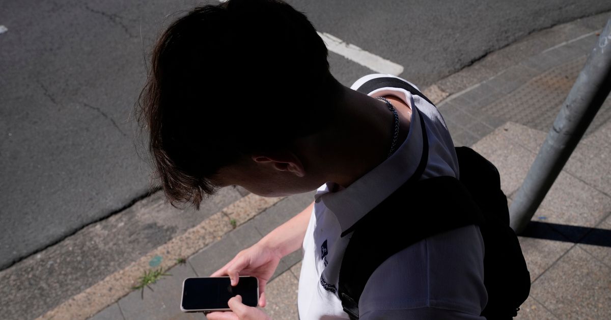 Australia falls to new low in World Happiness Report as social media impacts young people