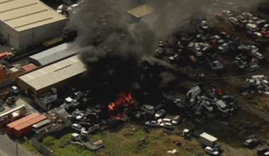 Explosions spark emergency evacuation warning in North Geelong