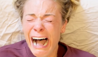 Singer LeAnn Rimes' bizarre reaction to massage sparks fan concern