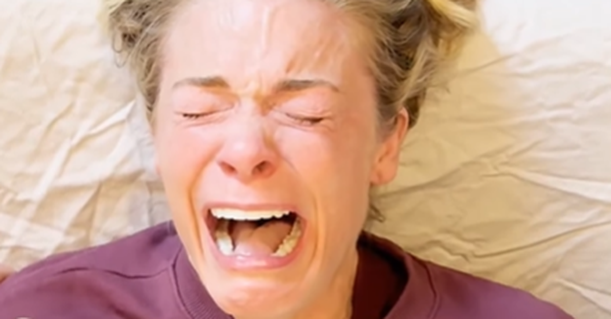 Singer LeAnn Rimes' bizarre reaction to massage sparks fan concern