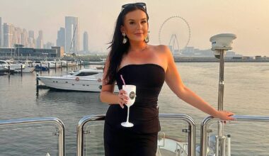 Aussies in the Gulf have been urged to fly home now. Expats like Jessica are staying