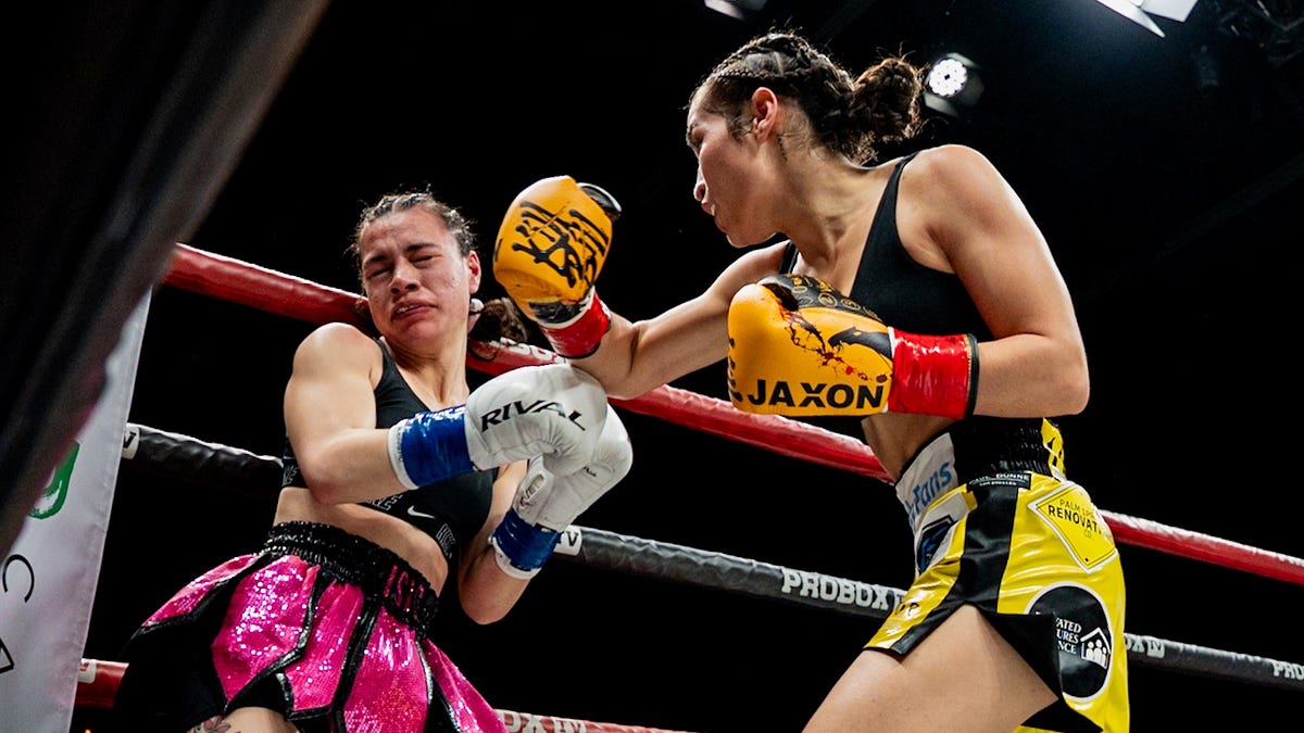 Isis Sio, novice female junior flyweight, in coma after KO loss