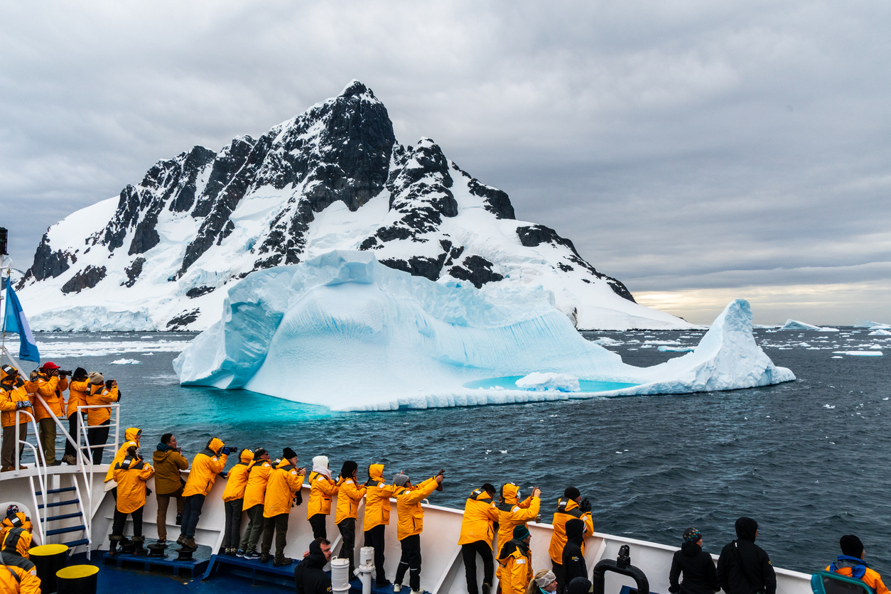 Gravity hole discovered under frozen Antarctica – Newsreel
