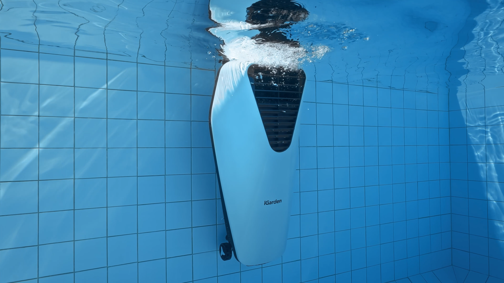 iGarden Swim Jet Series X underwater image