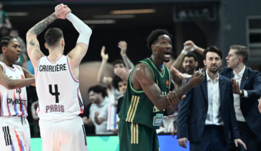 Give Me Control: Refs got it wrong on Hayes-Davis play – yet PAO shouldn't complain