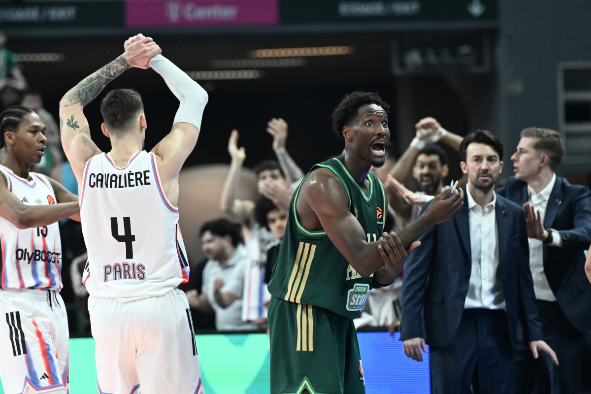 Give Me Control: Refs got it wrong on Hayes-Davis play – yet PAO shouldn't complain