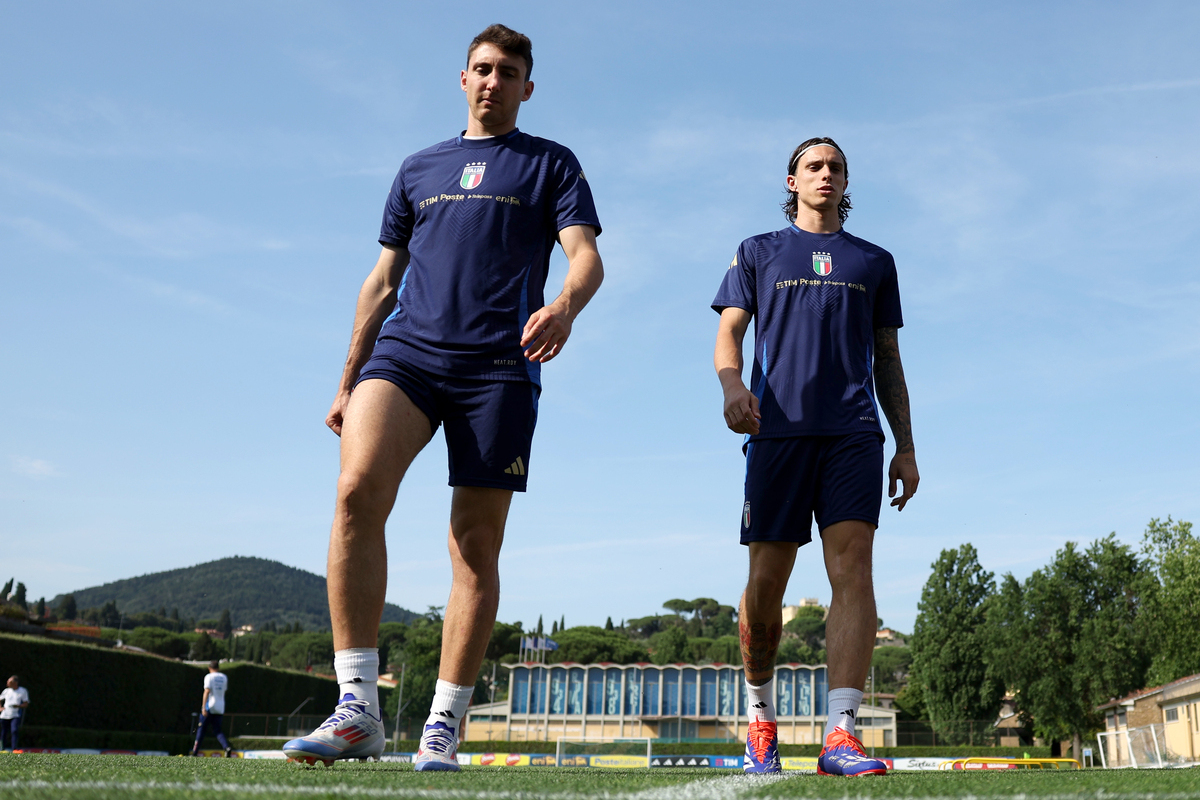 FLORENCE, ITALY - JUNE 07: Andrea Cambiaso and Riccardo Calafiori of Italy in action during an Italy training session at Centro Tecnico Federale di Coverciano on June 07, 2024 in Florence, Italy. (Photo by Claudio Villa/Getty Images)