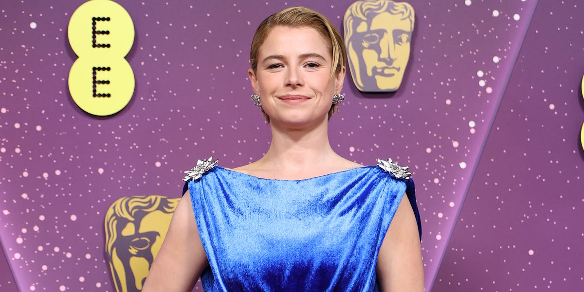 Jessie Buckley insists she is a "lover of cats" after interview backlash