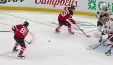 CHI@NJD: Knight with a great save against Timo Meier