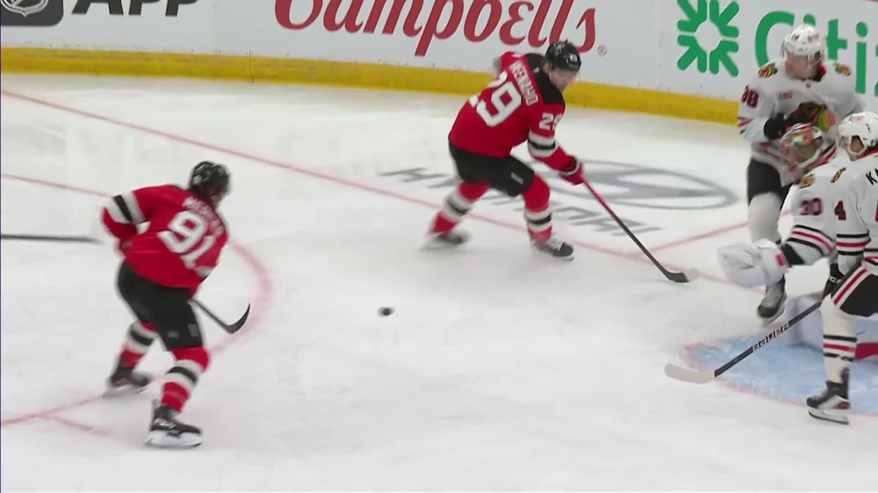 CHI@NJD: Knight with a great save against Timo Meier