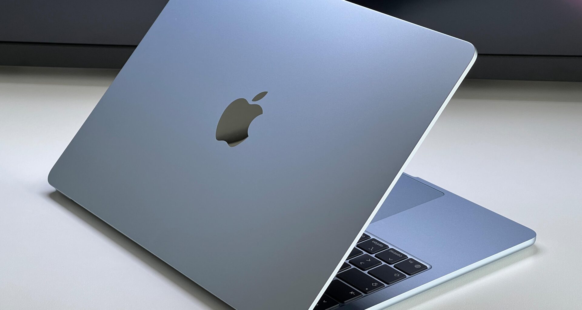 Insane performance and efficiency without fans - Apple MacBook Air 13 M5 Entry Review