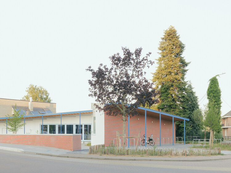 Youth Center Mena / fijn atelier + Studio Kloek - Image 1 of 26