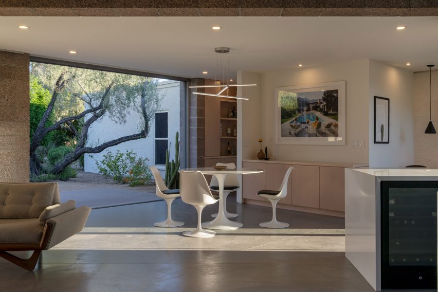 Moon Valley Residence by Benjamin Hall Design