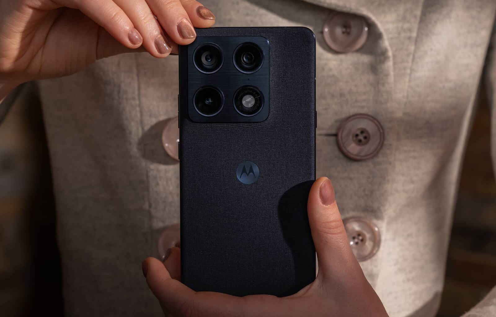 Motorola launches "Signature" flagship phone for under $1500 – Pickr