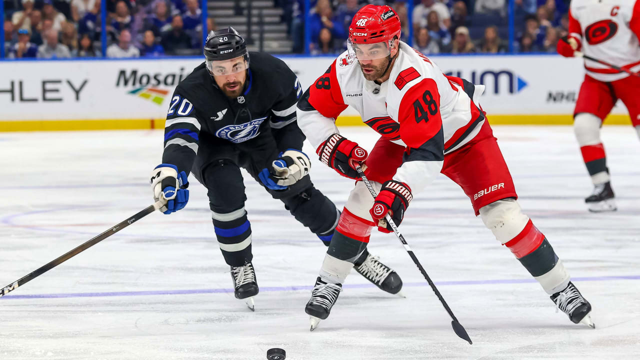 Martinook breaks tie in 3rd, Hurricanes edge Lightning