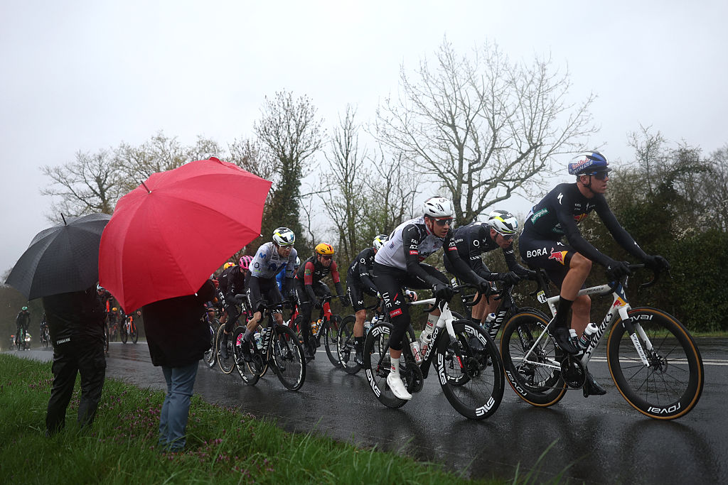 Red Bull - BORA - hansgrohe's British rider Callum Thornley (R) cycle with the first pack during the 4th stage of the Paris-Nice cycling race, 195 km between Bourges and Uchon, on March 11, 2026. (Photo by Anne-Christine POUJOULAT / AFP)