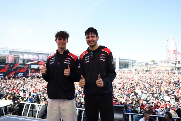 Oliver Bearman, Haas F1 Team, Esteban Ocon, Haas F1 Team