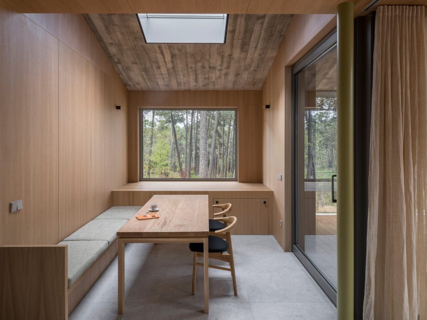 Dining space interior by Ozaeta-Fidalgo Architects and Ignacio Galán