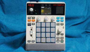 retrofuturistic MPC sample is an portable DJ set device