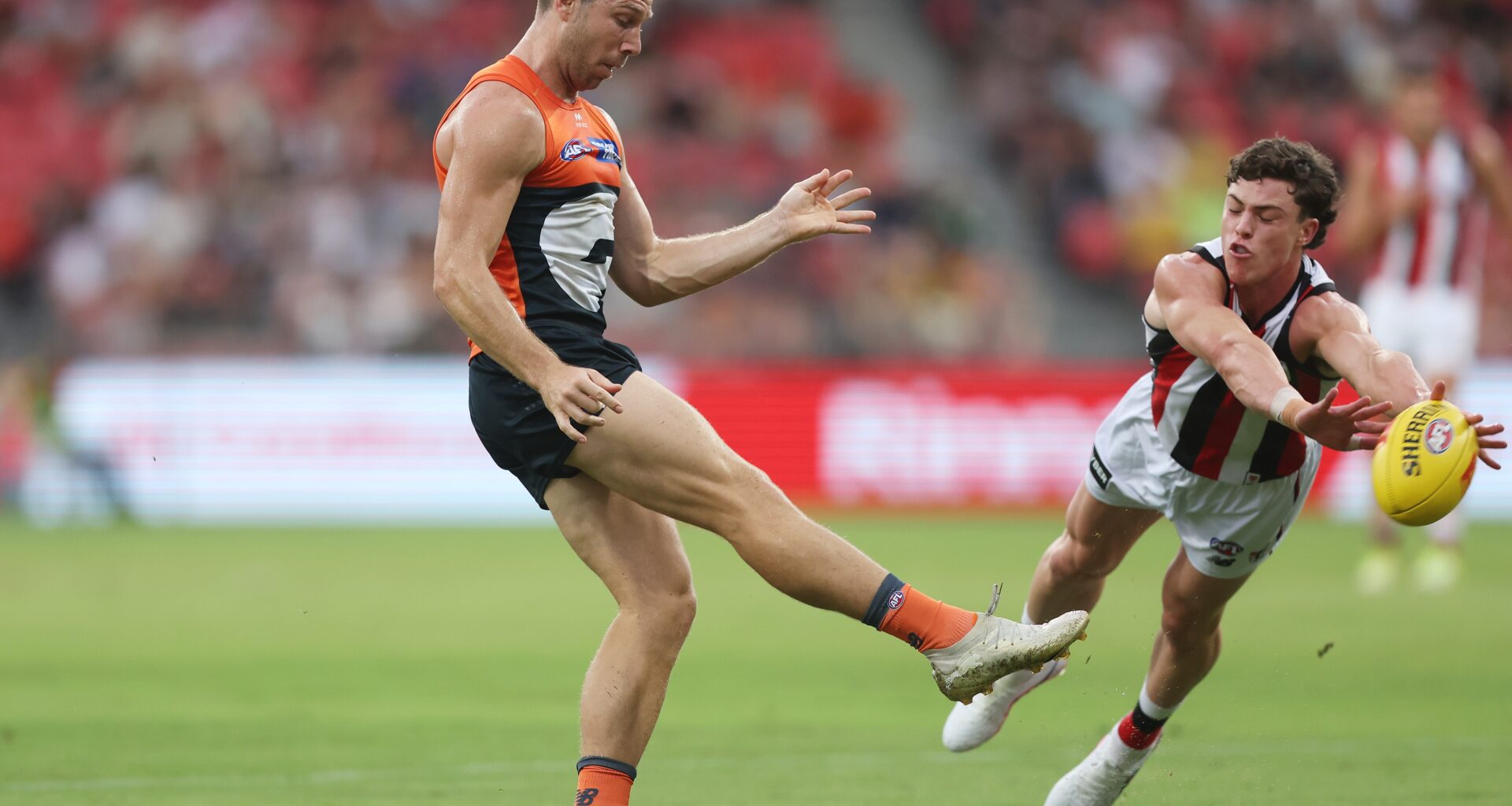 Giants-Saints resumes after lightning delay. Follow LIVE