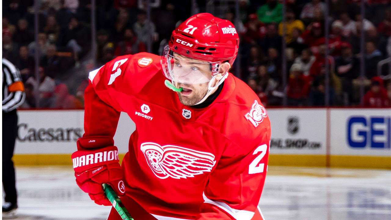 Van Riemsdyk of Red Wings motivated in quest for Stanley Cup
