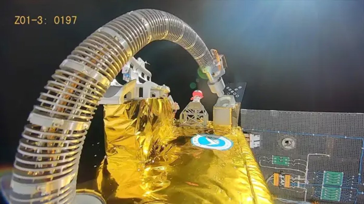 New Chinese Spacecraft Tests Robotic Octopus Tentacle for Refueling in Orbit