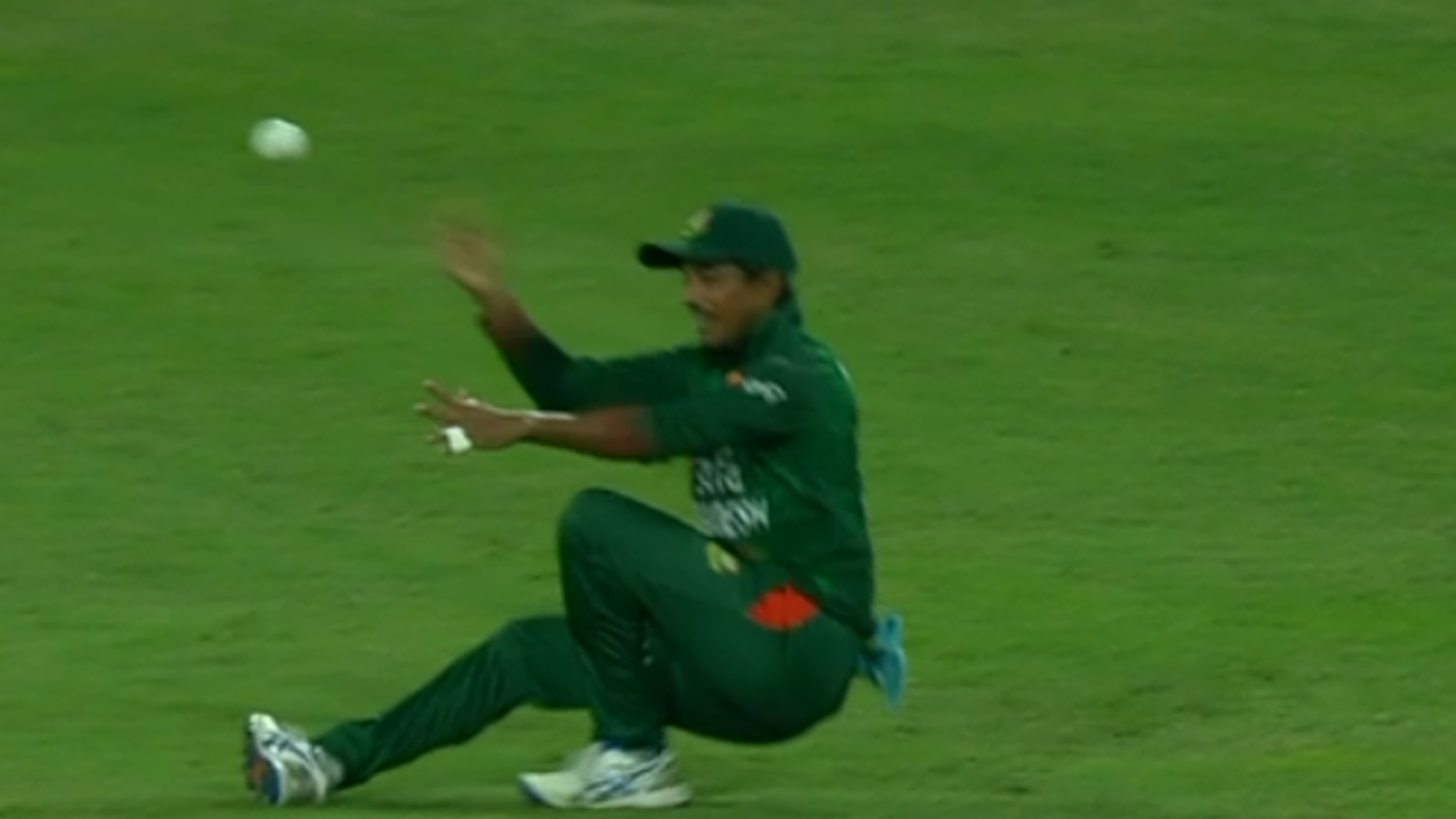 screengrab-from-bcci-video-mahedi-not-in-control-on-release