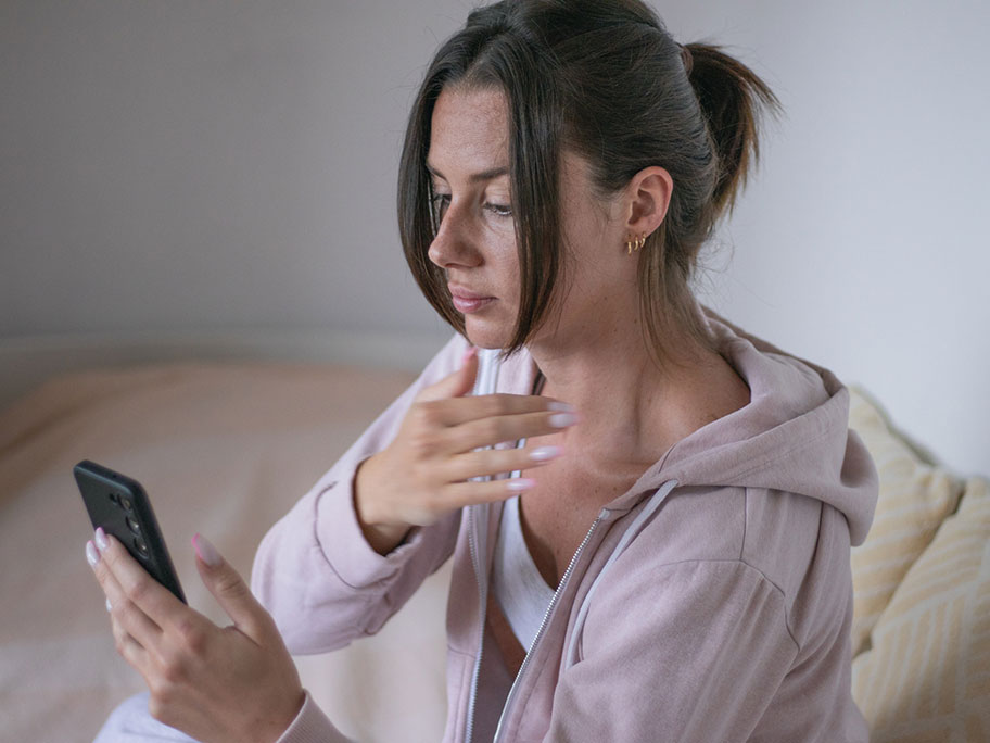 Doctors' warning on smartphone cameras: they take pretty photos, not medically accurate ones