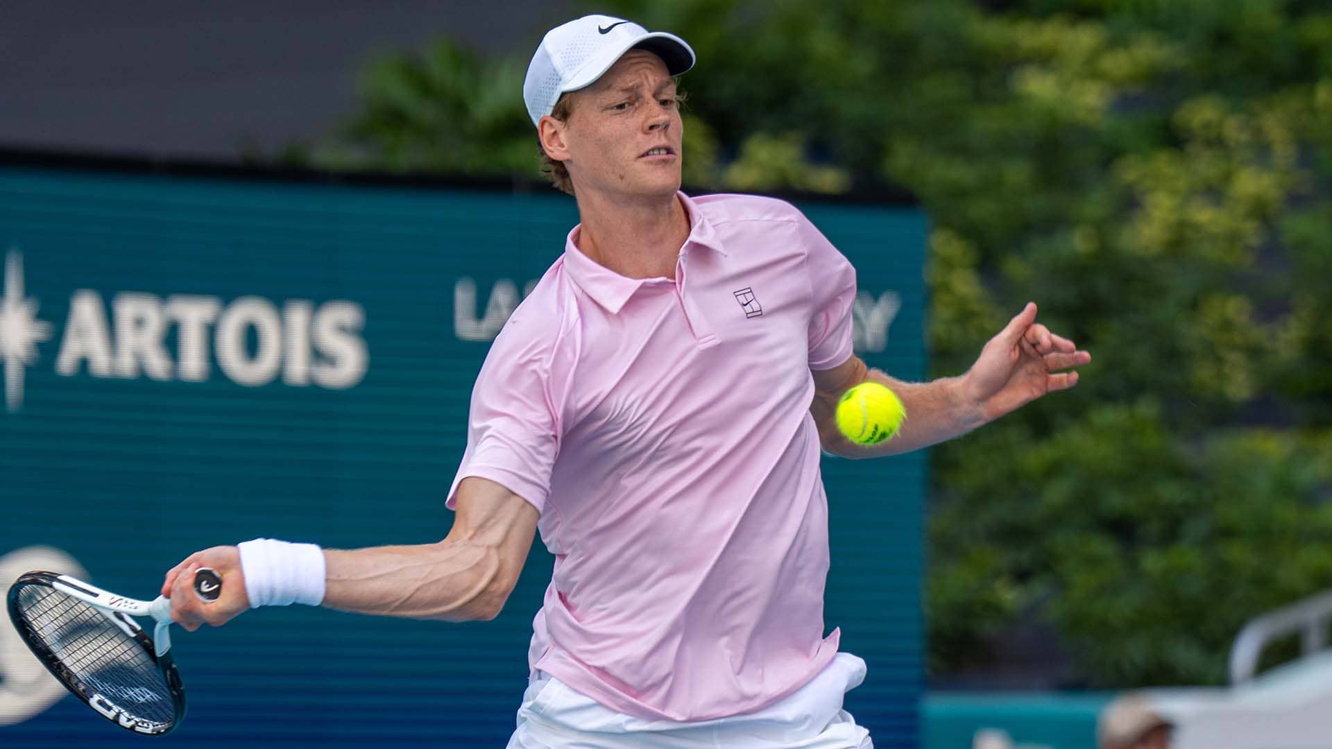 Jannik Sinner in action against Damir Dzumhur on Saturday in Miami.