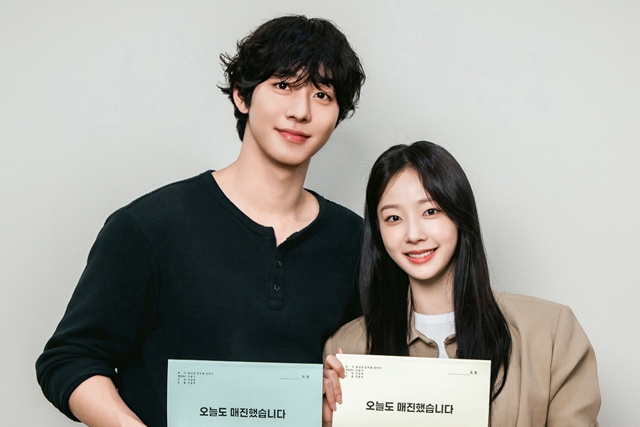 Ahn Hyo Seop And Chae Won Bin's "Sold Out On You" Confirms Premiere Date With Sneak Peek At Script Reading