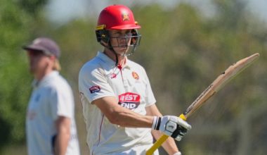 Hunt, Manenti power SA to competitive total against Vics