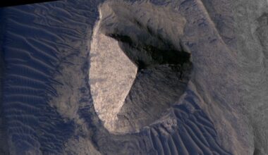 Mysterious Structure on Mars Looks Uncannily Like an Ancient Egyptian Pyramid : ScienceAlert