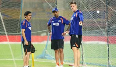 the-captain-head-coach-and-bowling-coach-were-seen-in-discussion