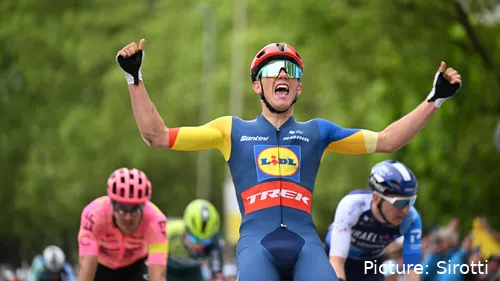 Thibau Nys will have to wait for now to raise his hands again during the 2026 road season