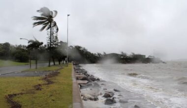 Queensland Tropical Cyclone Narelle deemed 'compact' and dangerous