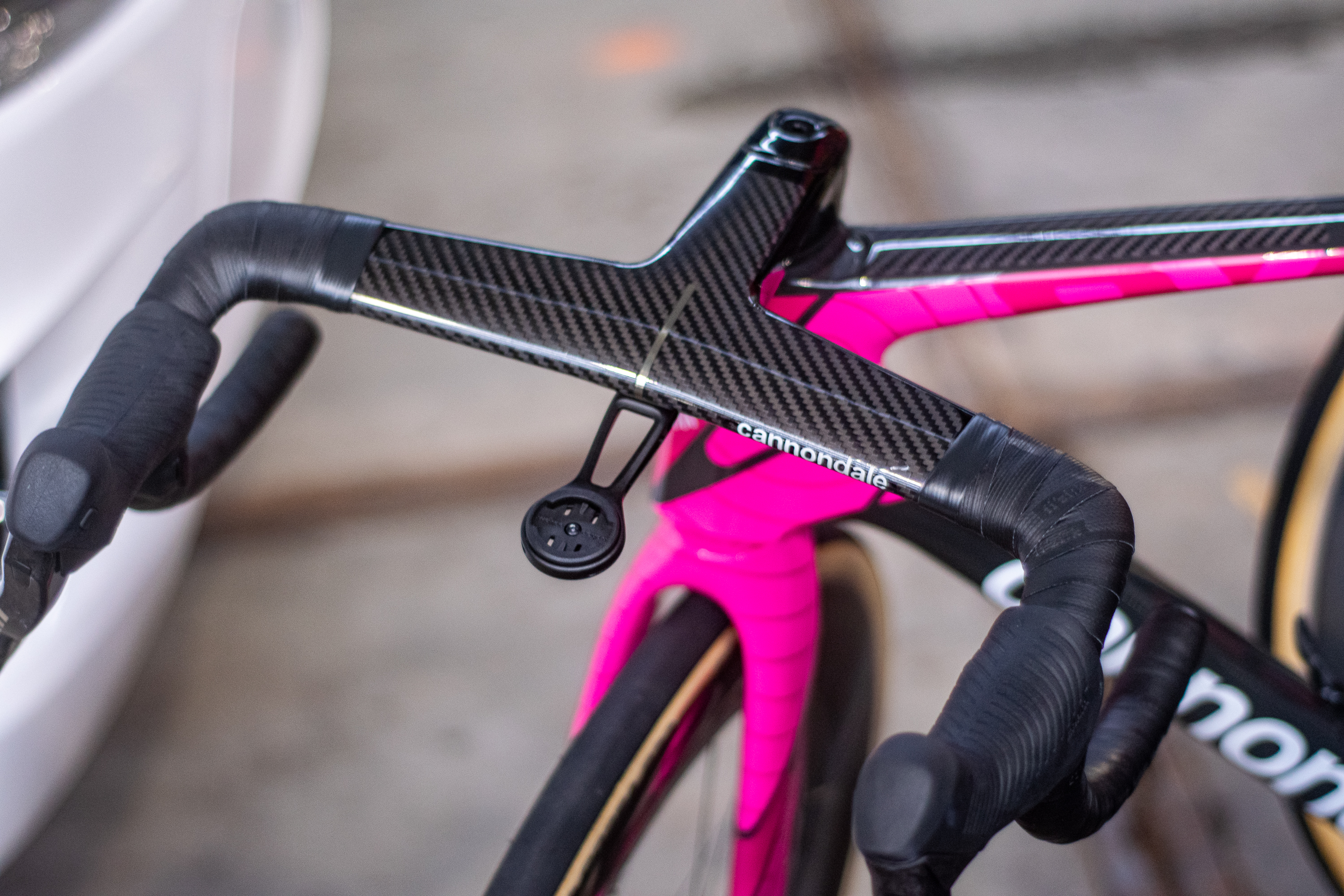 Close view of the carbon bars on a Cannondale