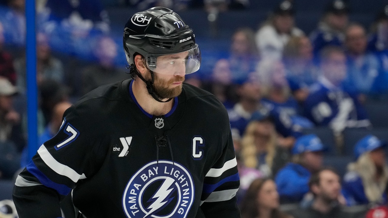Lightning's Victor Hedman exits vs. Canucks due to illness
