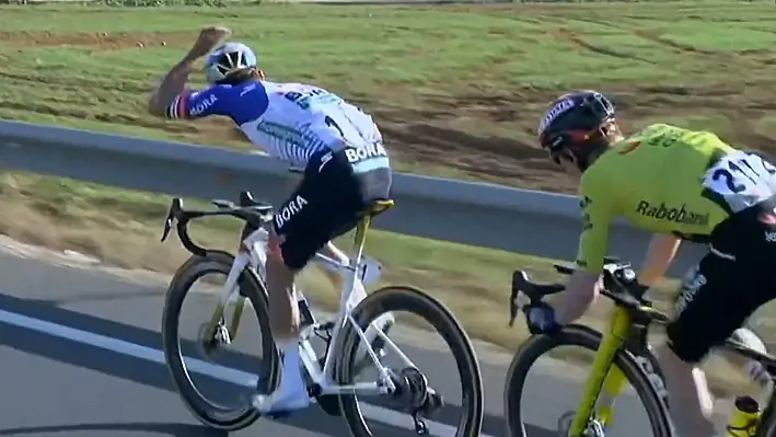 Video - Evenepoel argues with Vingegaard then crashes in crazy final