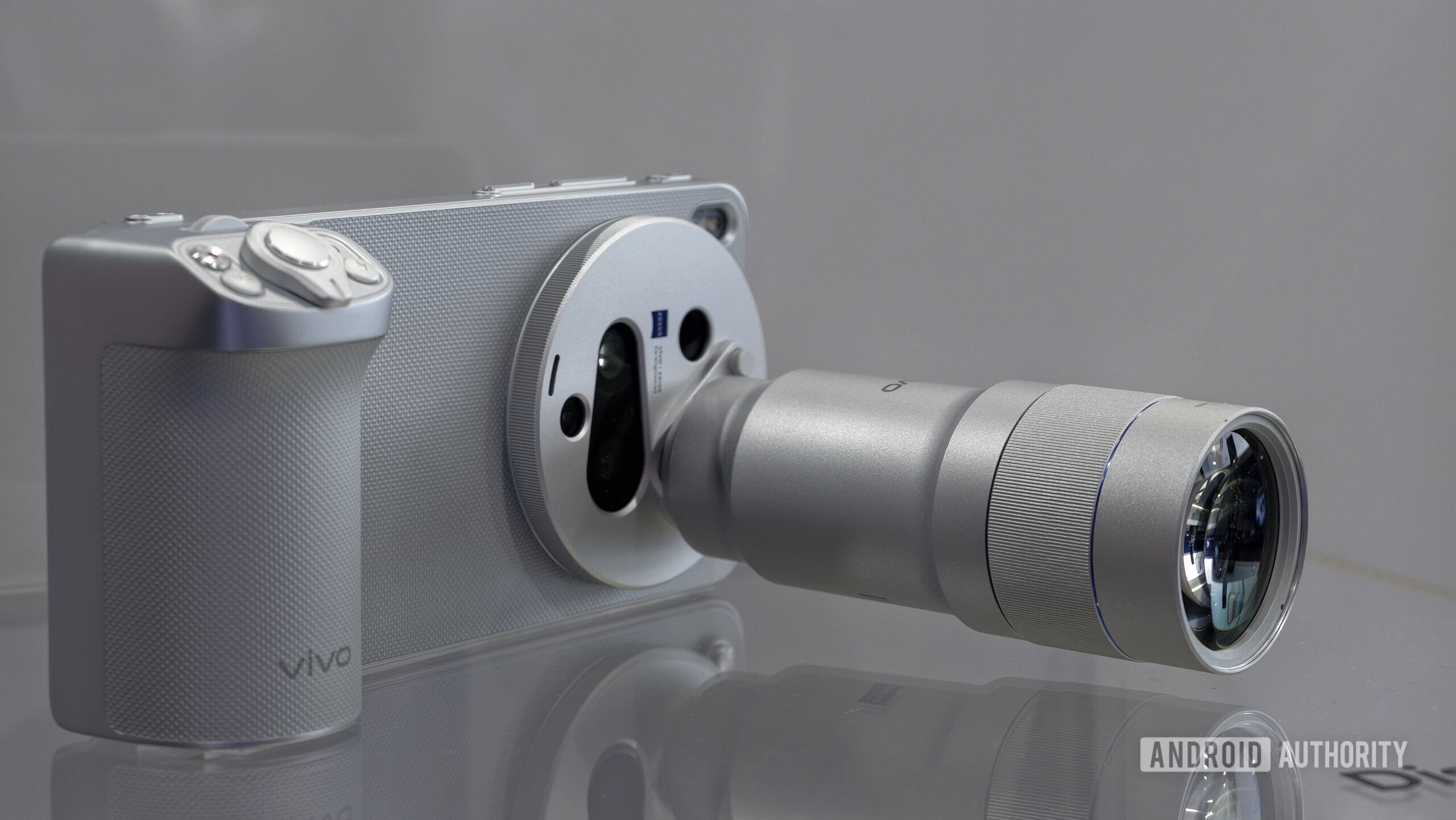 vivo X300 Ultra with 400mm telephoto extender