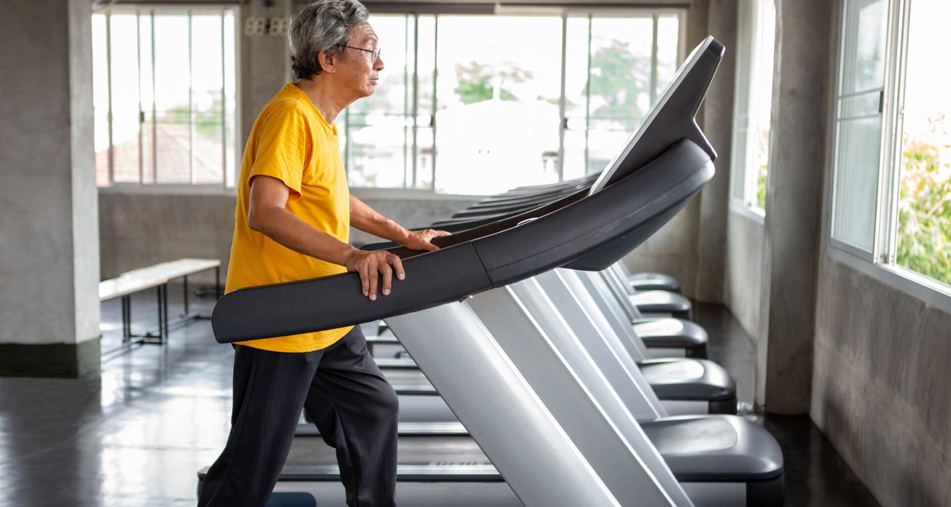 A kinesiologist who specializes in working with seniors says this simple walking workout is the best way to improve cardiovascular fitness and overall health